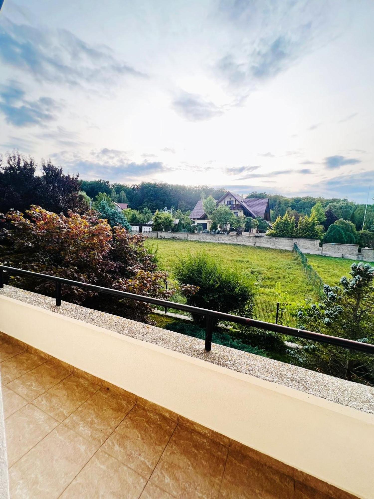 Villa Evie'S Tree House Dragomirna Exterior foto