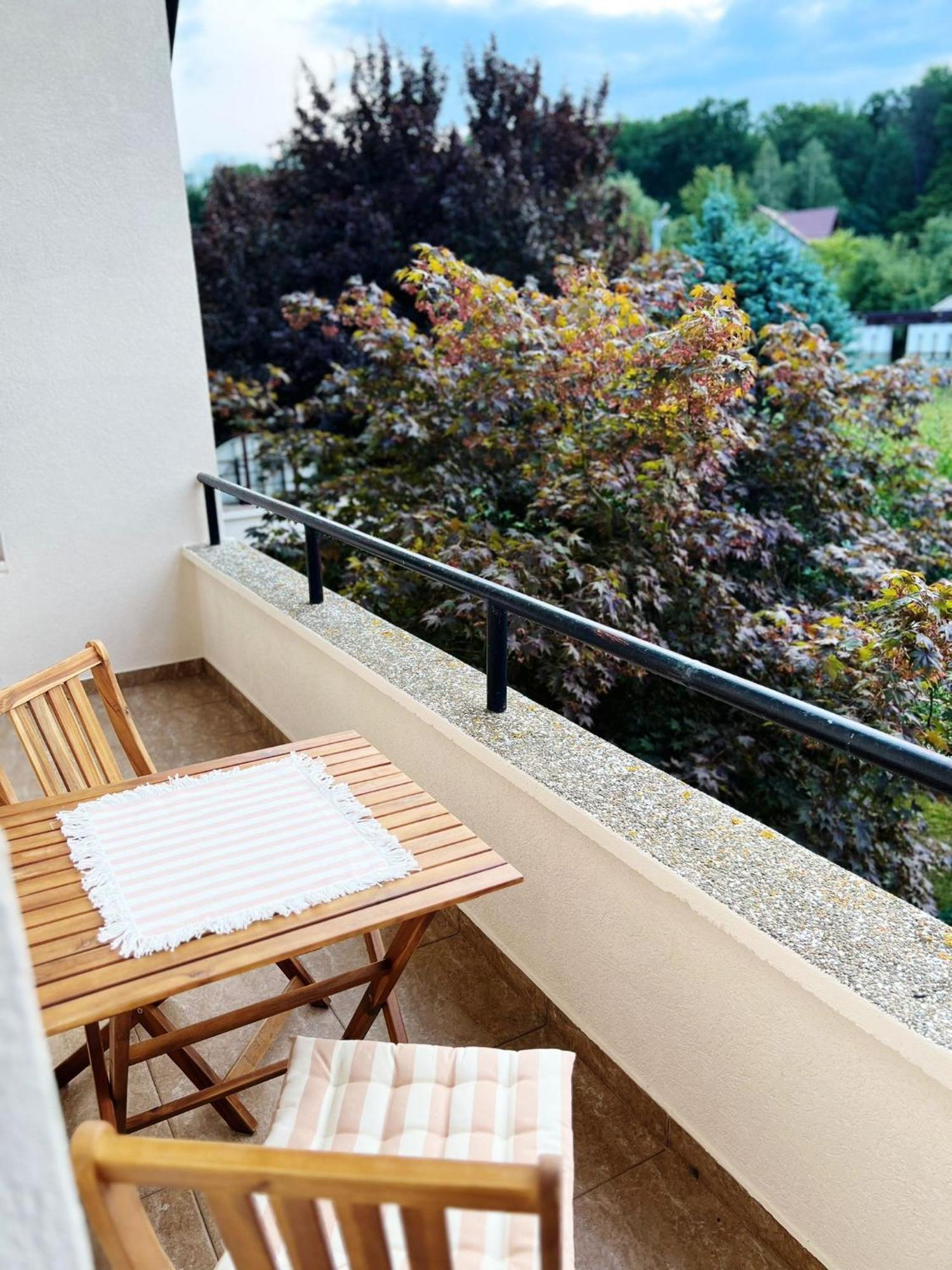 Villa Evie'S Tree House Dragomirna Exterior foto