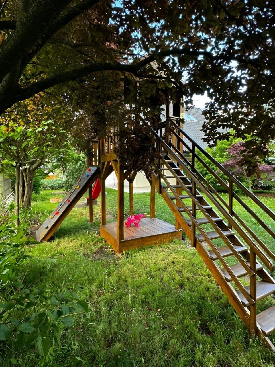 Villa Evie'S Tree House Dragomirna Exterior foto